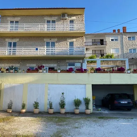 Skender Bed & Breakfast *